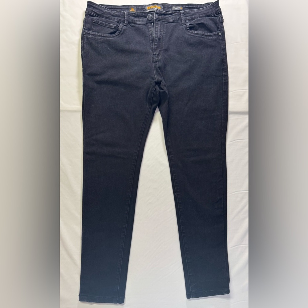 Men's Black Straight Fit Jeans. Size 36